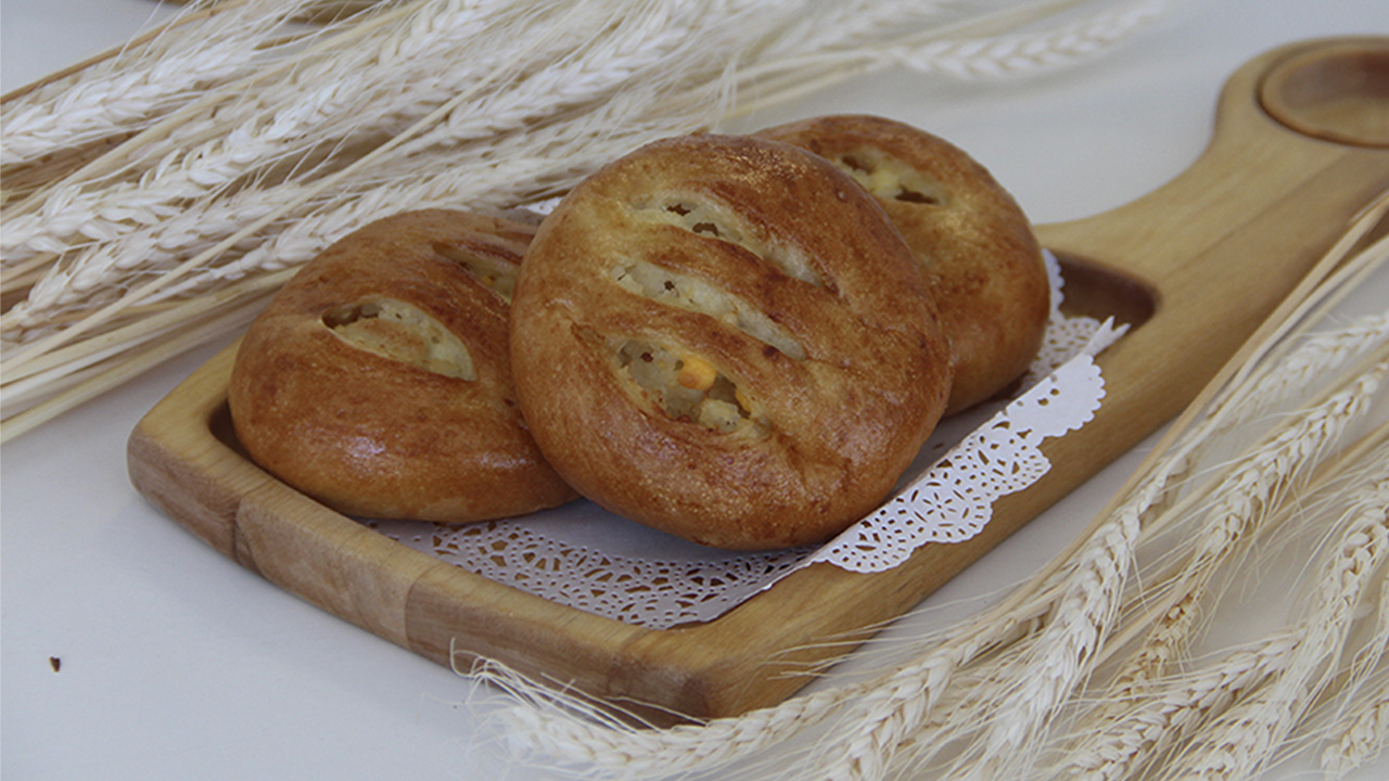 Пирожок с рисом и яйцом